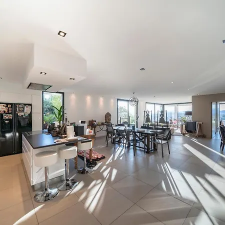 Contemporary Villa Sea View 8 Pers * Le Cannet