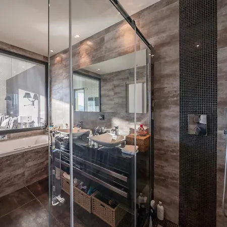 Contemporary Villa Sea View 8 Pers * Le Cannet