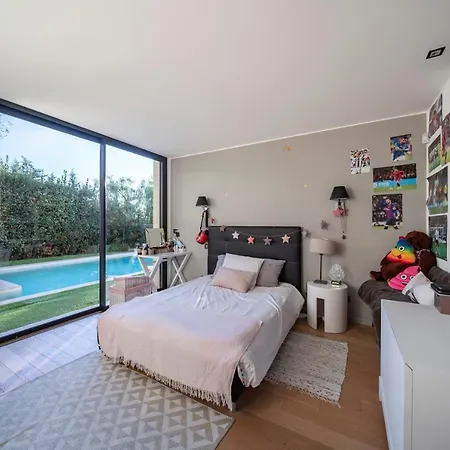 Вилла Contemporary Villa Sea View 8 Pers *