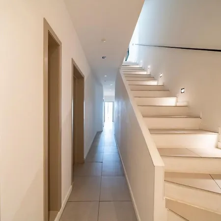 Contemporary Villa Sea View 8 Pers Вилла Ле-Канне